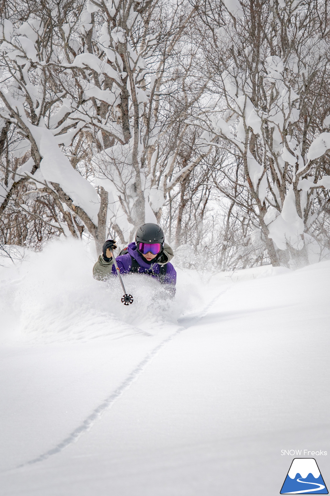 サッポロテイネ｜プロスキーヤー・中西太洋さんが、今季 SNOW Freaks 初登場。コンディション良好なゲレンデ＆パウダーを滑る、そして、撮る！